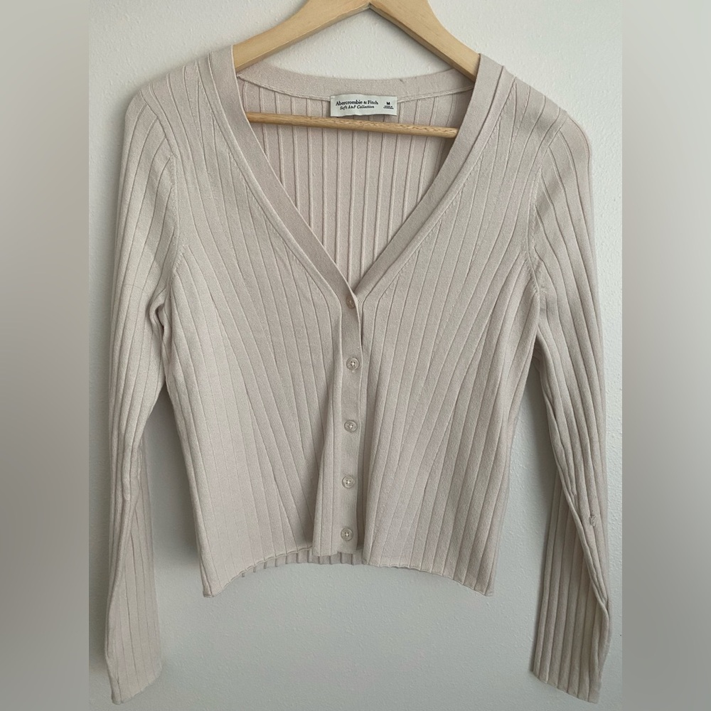 Abercrombie and Fitch cropped cream sweater
